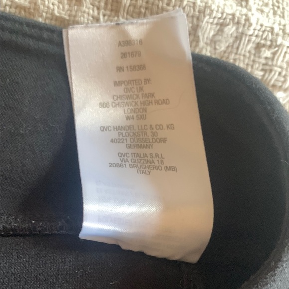 Women with Control Black Skort - Picture 5 of 7